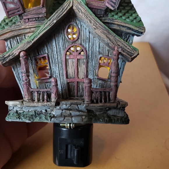Terry's Village Resin Haunted House Nightlight - Picture 9 of 9